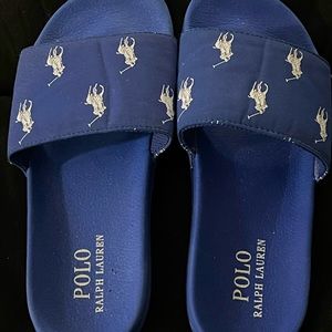 Gently used size 5 boys polo flip flops